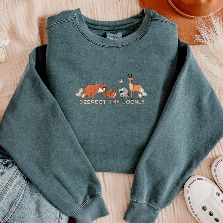 Plantiful Design Co - Wholesale Sweatshirt - Dames - Respect Local Wildlife sweatshirt met borduursel4