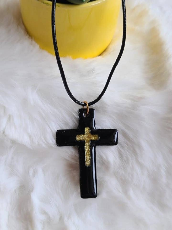 Håndlavet sort guld harpiks kors halskæde tro smykker for engroshandel hos BabyGirl Creations
