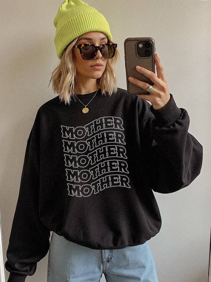 PULL-OVER À COL ROND MOTHER pour la vente par LOLA MAGNOLIA