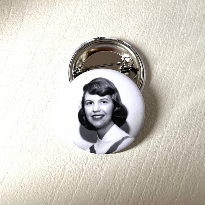 Momokin - Wholesale Lapel Pin/Button - Sylvia Plath - button1
