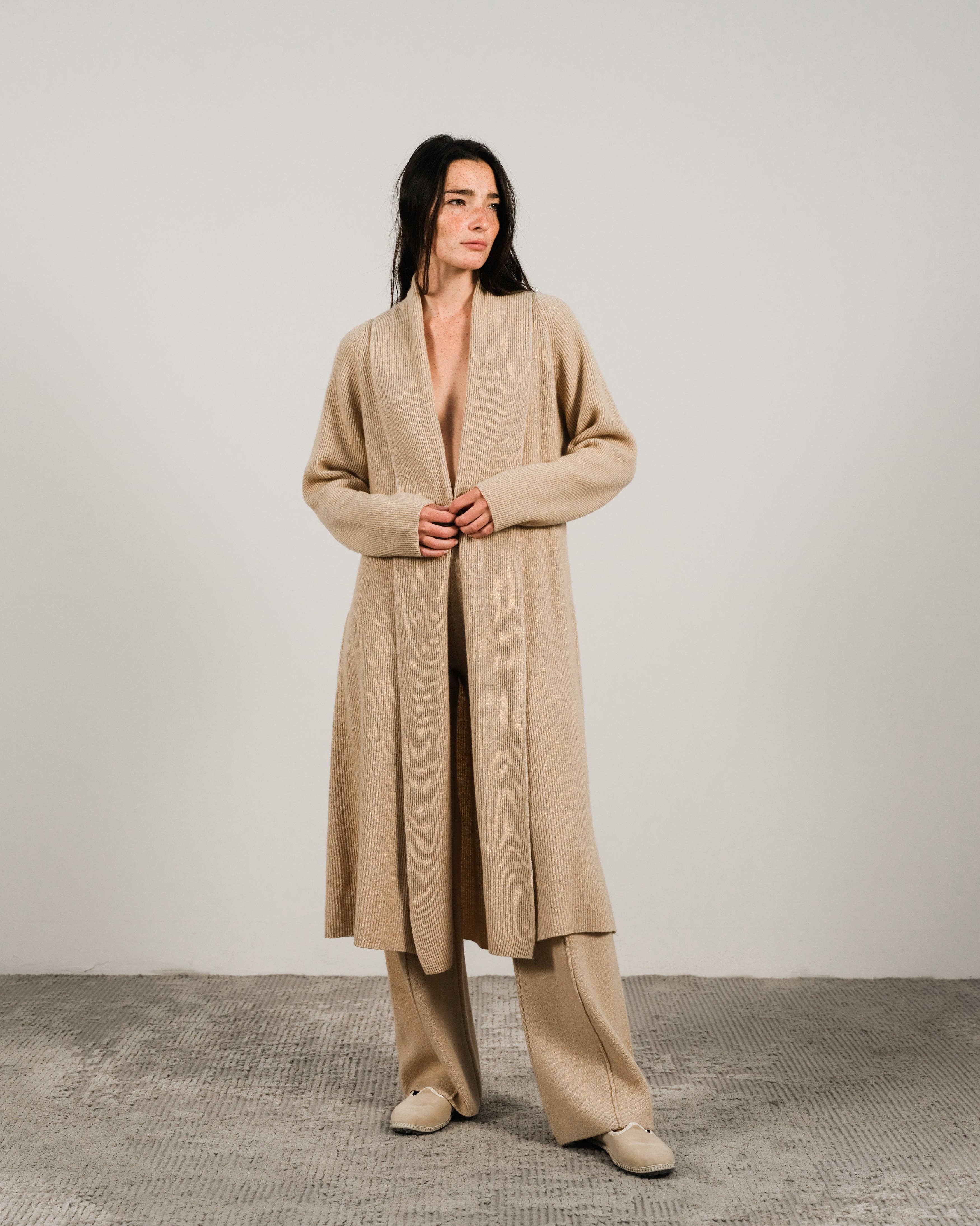 Lèmme – Großhandel Strickjacke – Damen – Maxi-Cardigan mit Schalkragen aus Kaschmirmischung22