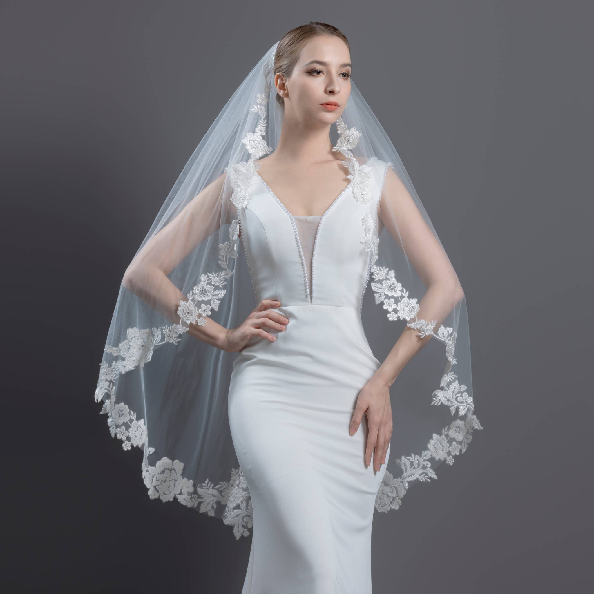 Farinosa Bridal – Véu - Mulher por atacado – Veu de Noiva com Renda Bordada de Videira Floral Farinosa Bridal 107 cm1