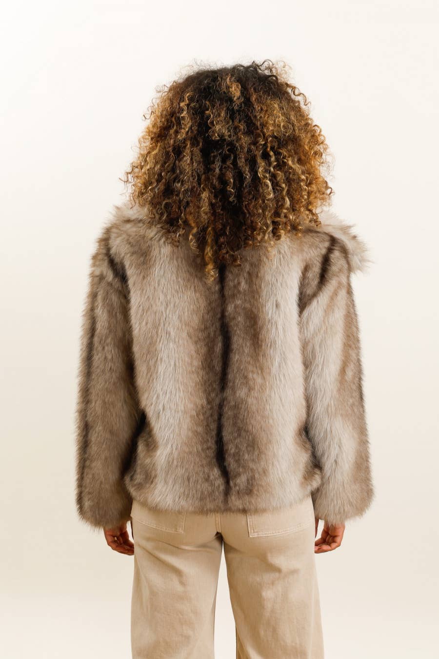 DIX-ONZE - Wholesale Fur/Faux Fur Coat - Women's - Faux Fur Effect Coat – Elegance & Warmth3