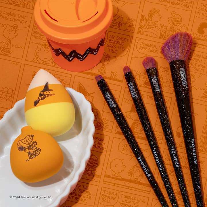VIAI Beauty – wholesale Makeup kit – Peanuts Halloween Bundle Set4