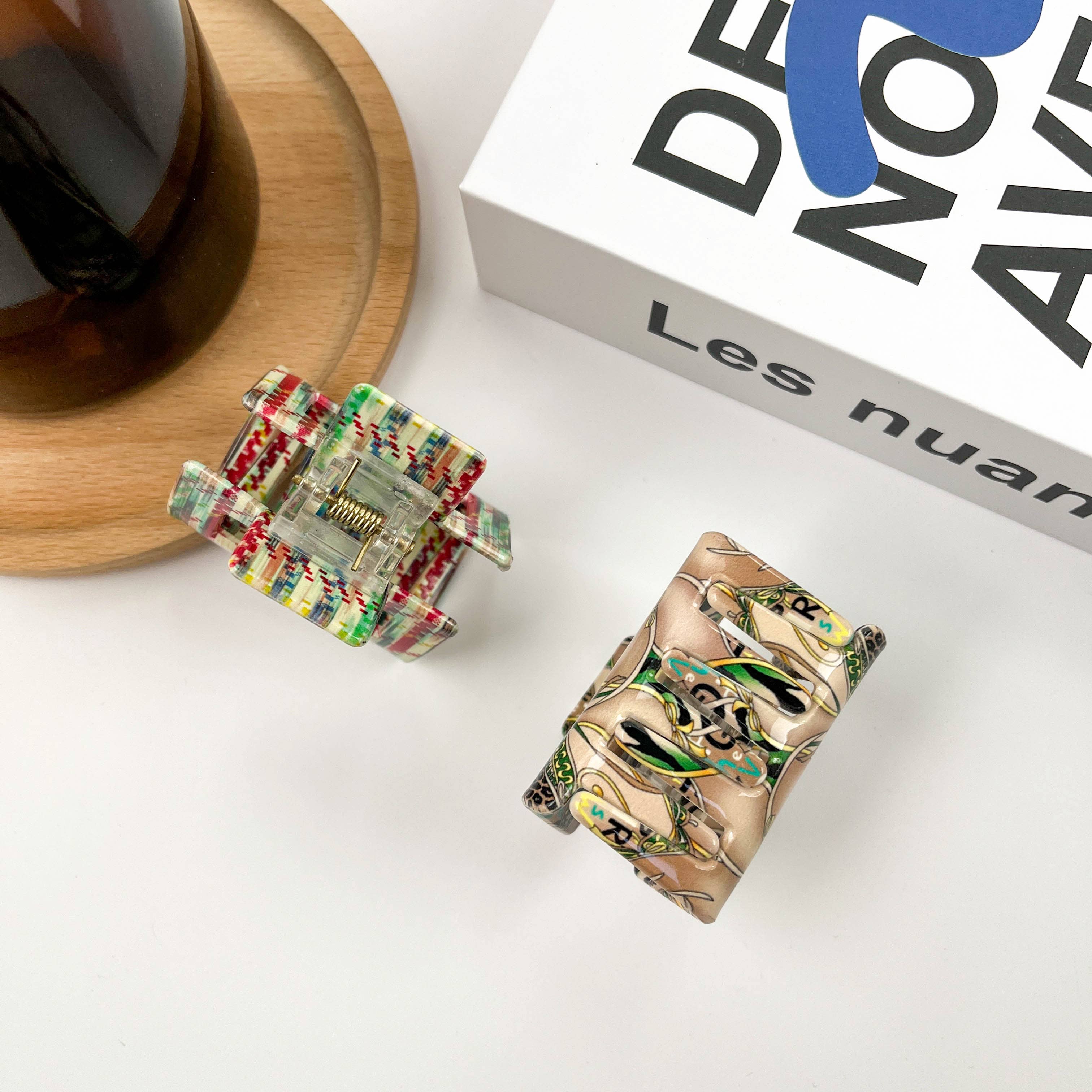 TheDivaSoap – Großhandel Haarclip – Damen – Quadratischer Haarklammer aus Azetat mit buntem Aufdruck, umweltfreundlich3