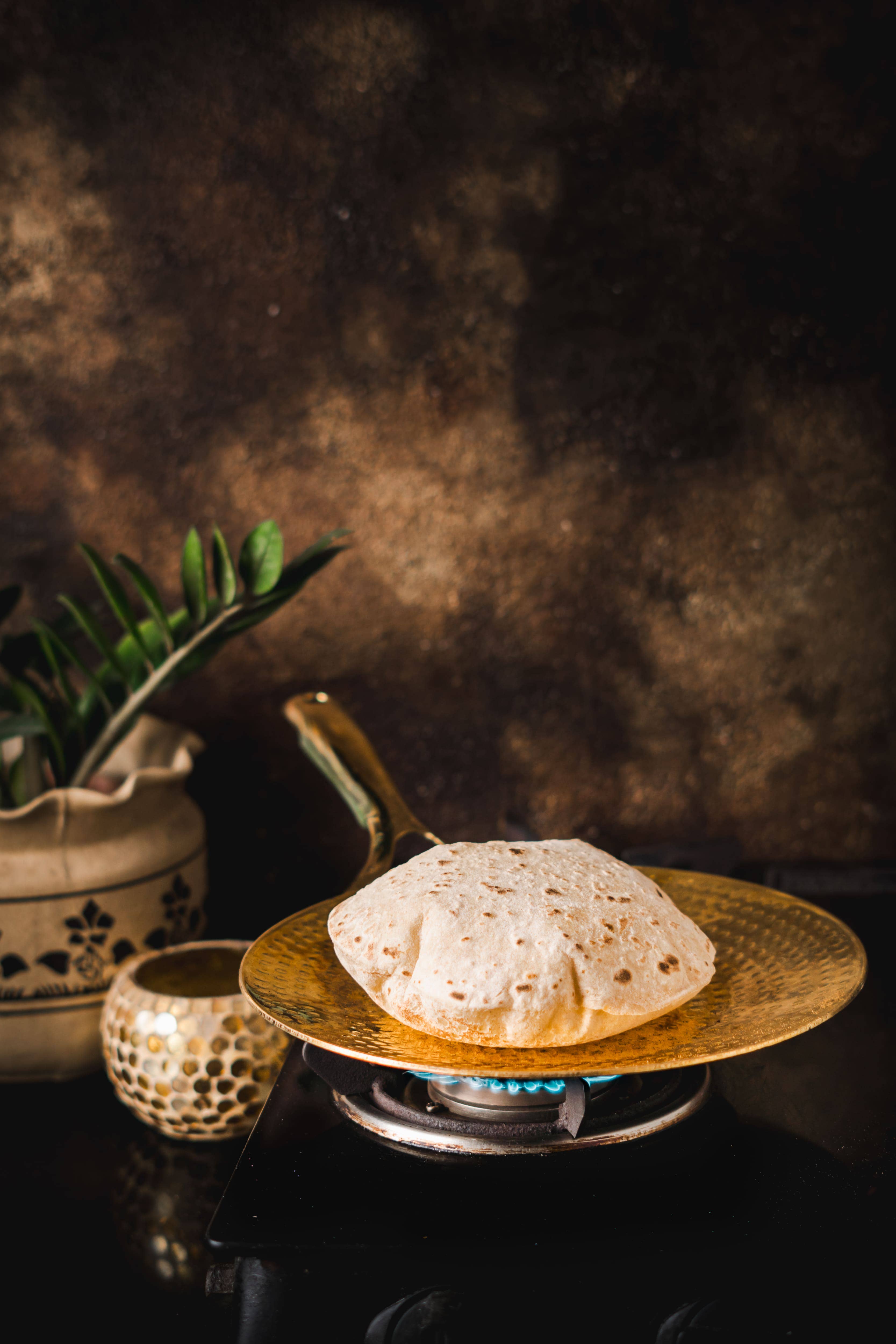 P-TAL - Wholesale Cast Iron Skillet - Brass Roti Tawa with Insulated handles- Tawa/Griddle Pan11