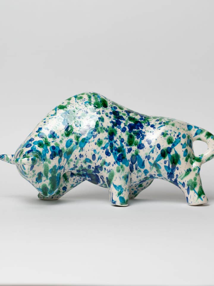 Large decorative ceramic animal statue of a bull / Coral for wholesale by Alfar Tierra Cocida
