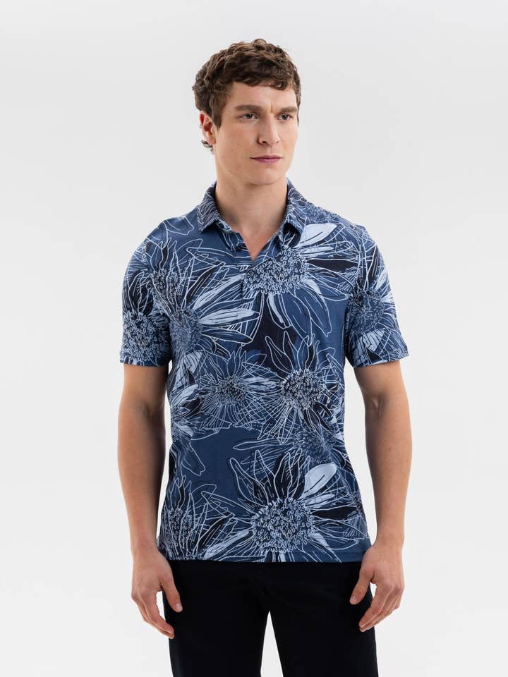 Polo imprimé à fleurs tropicales pour la vente par Blake Mill