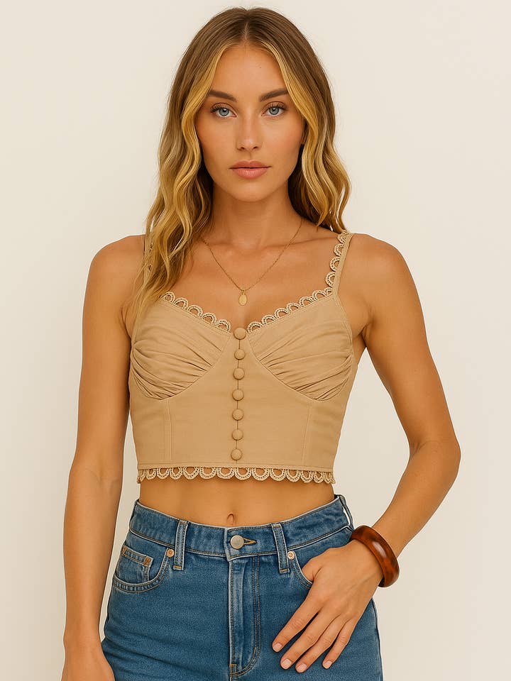 Haut court à boutons avec bordure festonnée pour la vente par EB LUXE