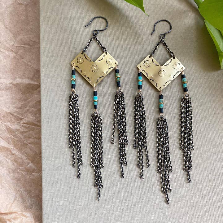 Chevron-Ohrringe aus gestempeltem Messing für den Großhandel von LUNASOL