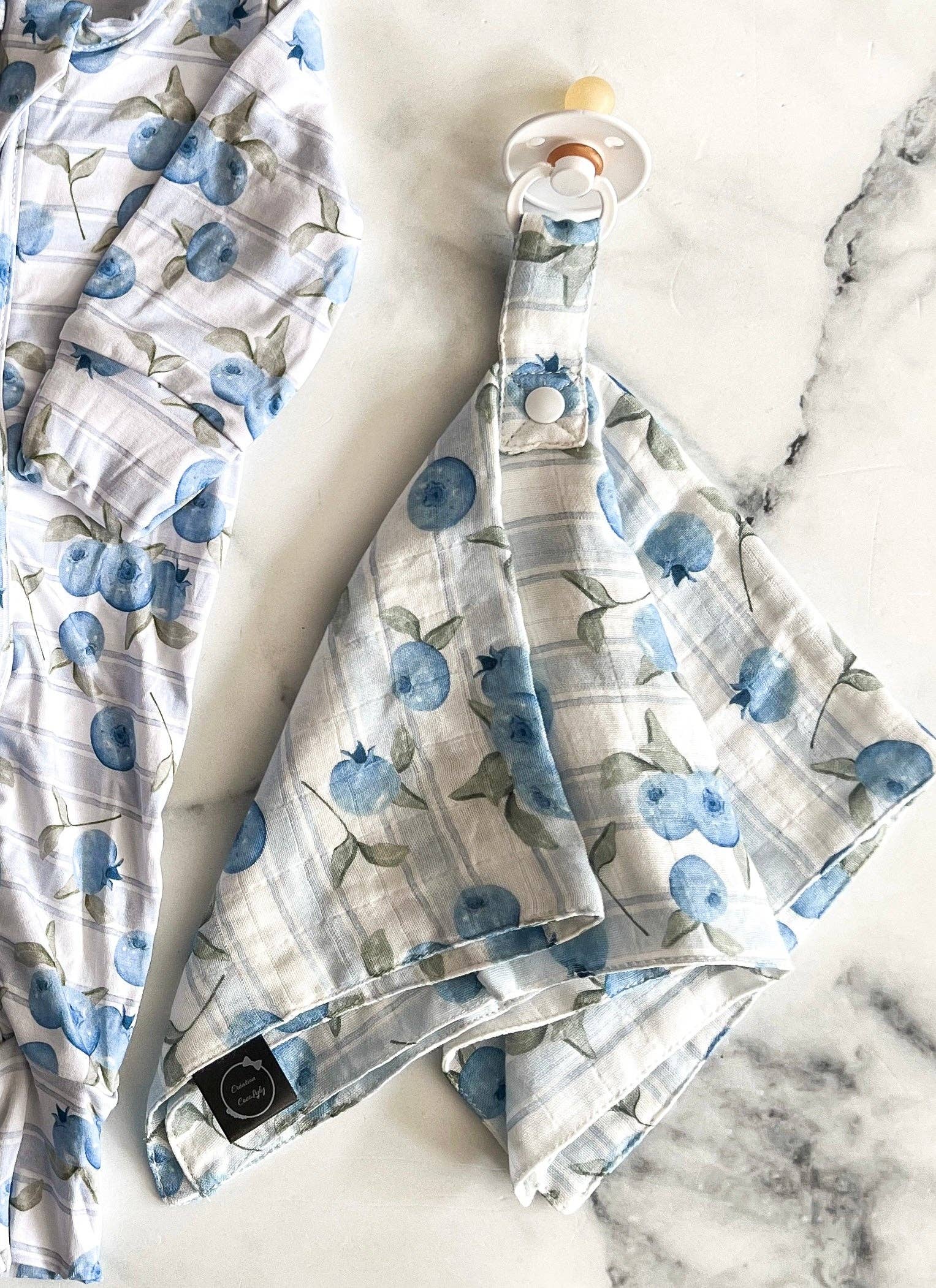 Création cocolyly inc. - Wholesale Pacifier Clip - Baby - Attache-suce bleuets en mousseline de bambou3