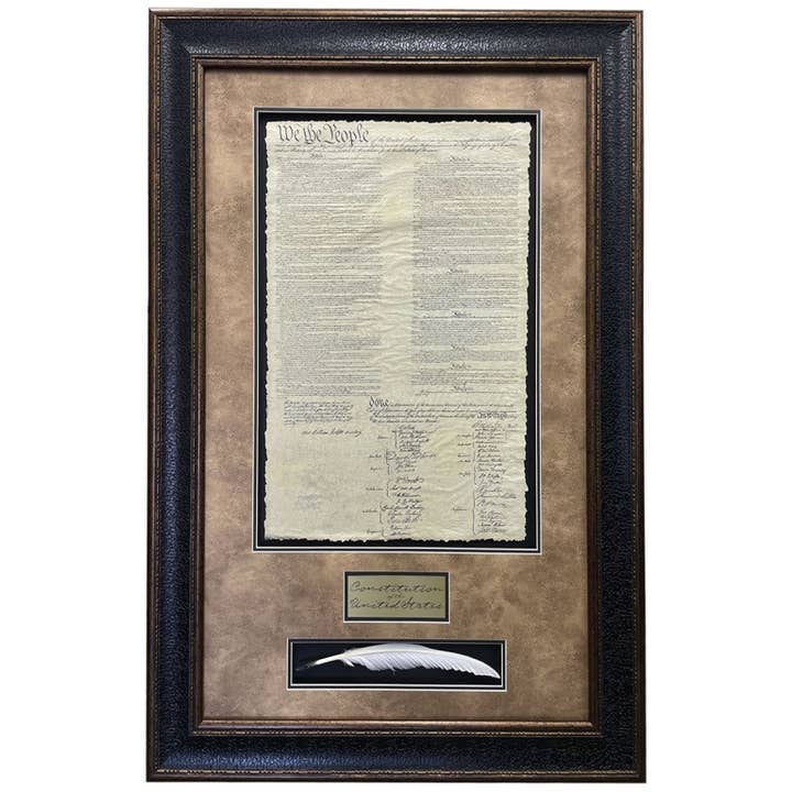 Constitution des États-Unis avec plaque et plume pour la vente par Picture King