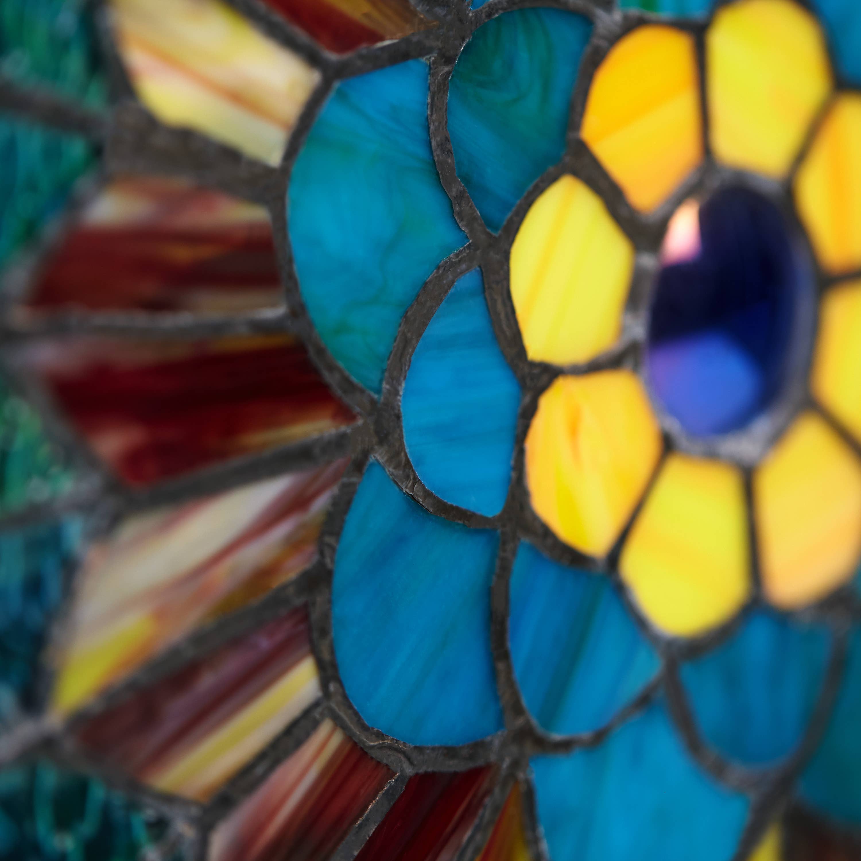 River of Goods - Vente Attrape-soleil - Panneau de vitrail bleu paon Presley de 24 po H8