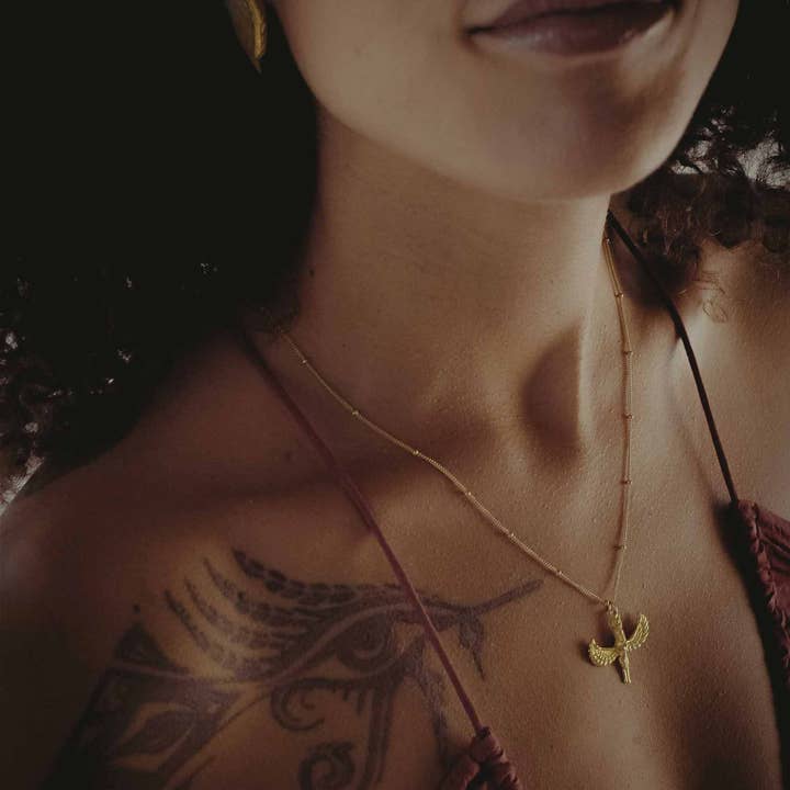 Munay Sacred Jewelry – Großhandel Kette mit Anhänger/Charm – Isis Wings Halskette