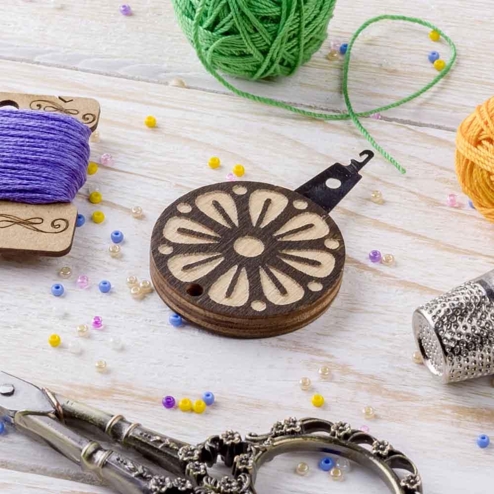 HobbyJobby - Wholesale Embroidery/Cross Stitch Supplies - Needle Threader - Wooden Needle Threader #110