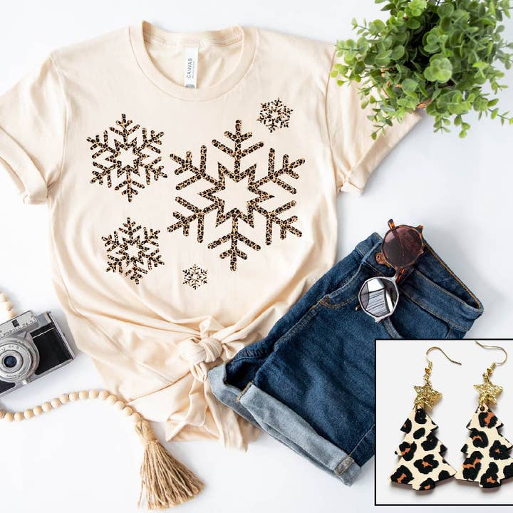 Leopard-Schneeflocken-Weihnachts-T-Shirt für den Großhandel von Southern Attitude Designs Inc