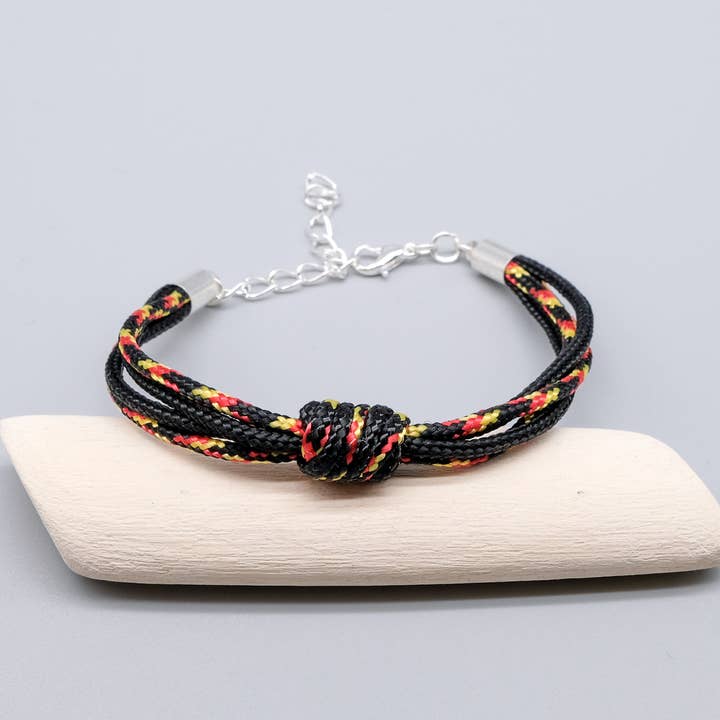 Svart och Orange Spiral Knot Paracord Armband för wholesale av La Fabrique du Noeud