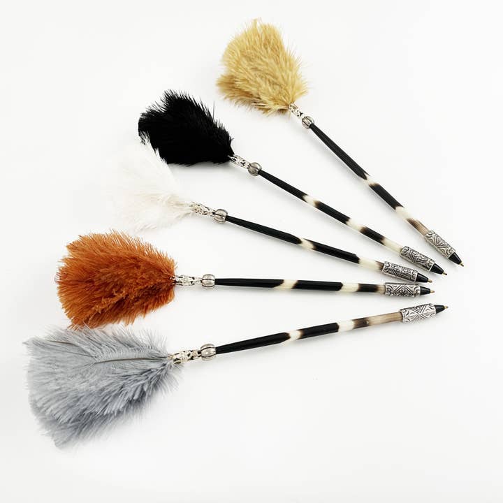 Penna con aculei di porcospino e piume di struzzo per la vendita all'ingrosso da parte di OUTPOST ORIGINAL