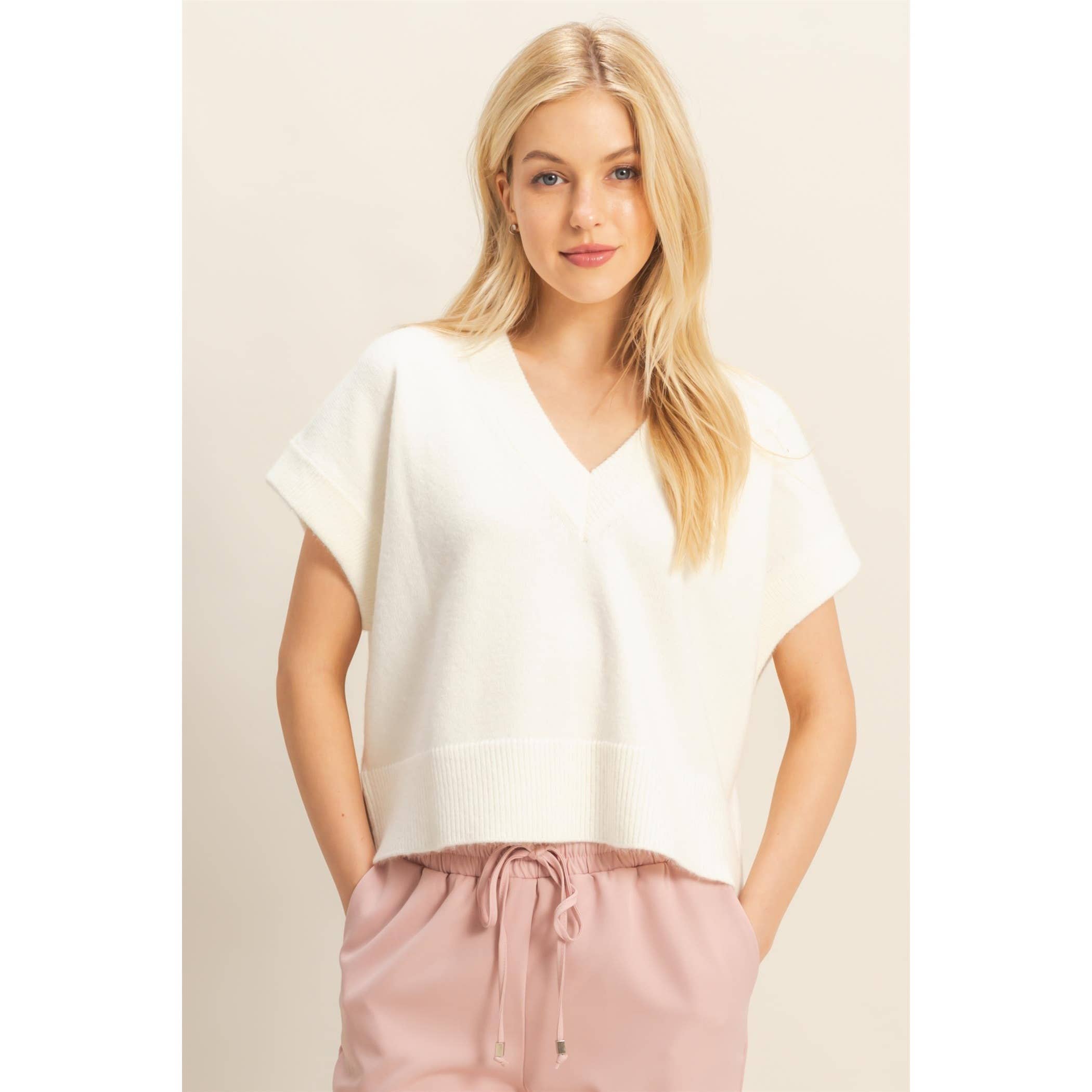 HYFVE – wholesale Sleeveless sweatshirts – Women′s – Oversized V-Neck Sweater Vest14