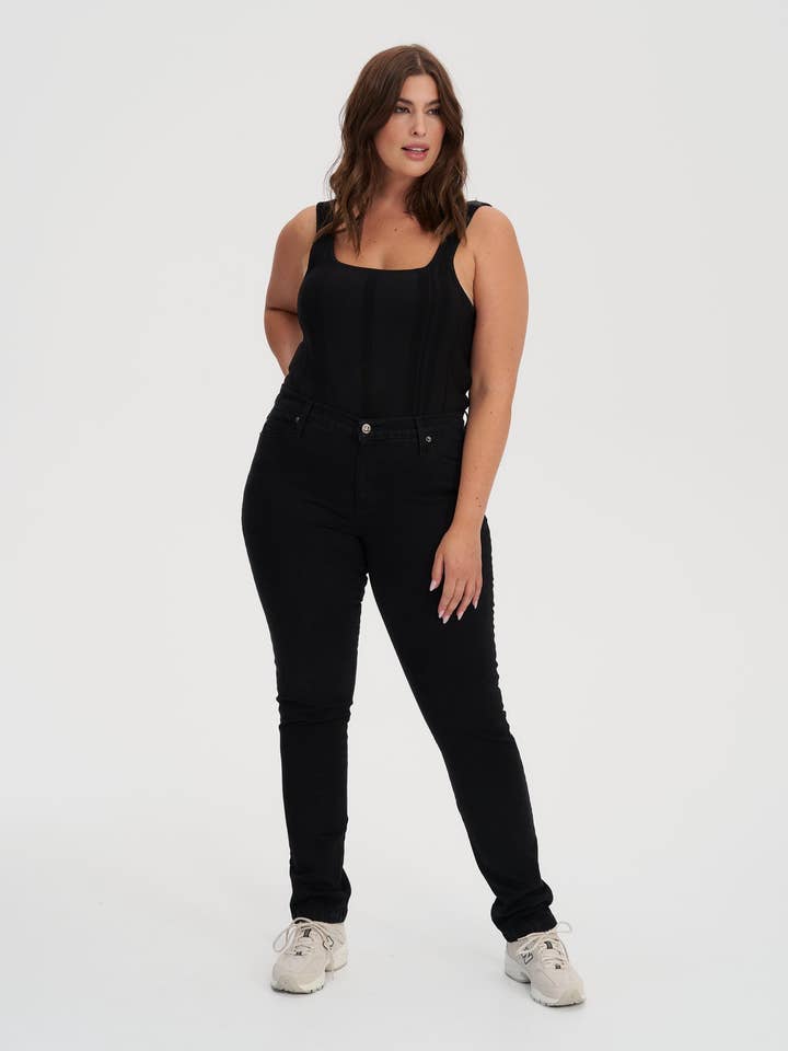 CLASSIC RISE / RACHEL SKINNY / OVERDYE BLACK / 33" INSEAM for wholesale by Yoga Jeans