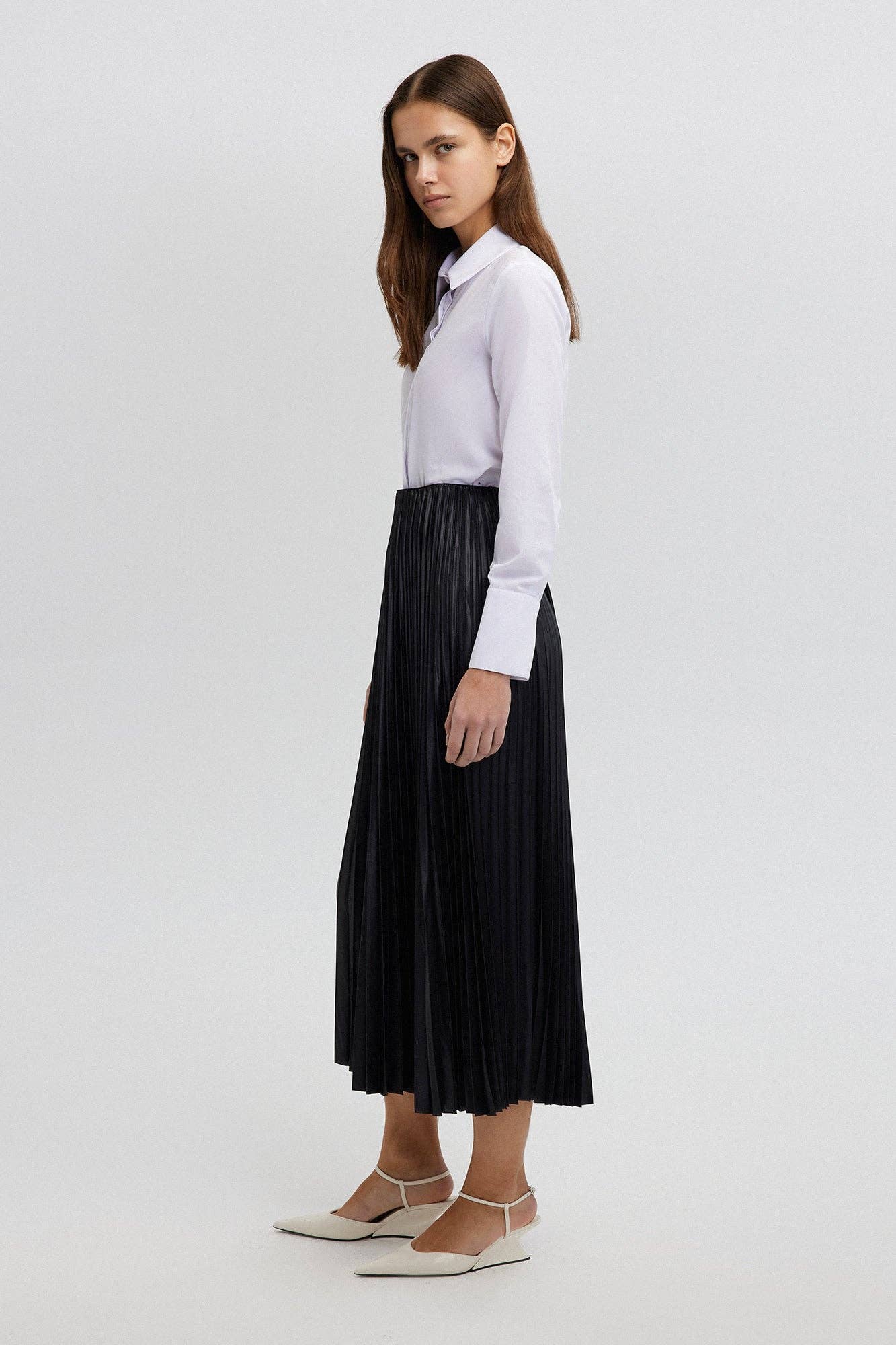 Black PLEATED SKIRT - MAXI LENGTH, HIGH WAIST for wholesale on Faire3