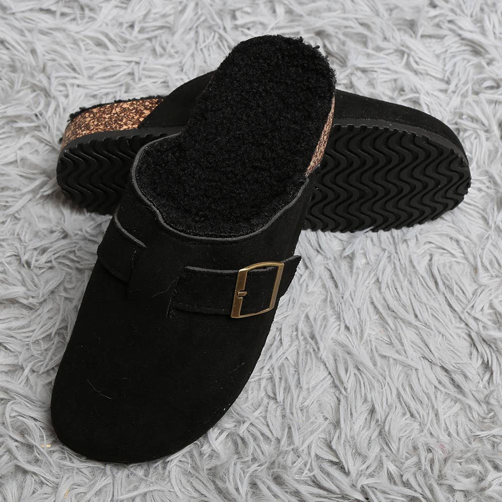Sensibling Corp. - Vente Chaussons – femme - Mules Sabots en Suédine à Boucle en Fausse Fourrure Solide6