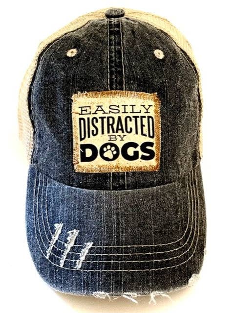 FACILMENTE DISTRATTO DAI CANI CAPPELLO DA CAMIONISTA IN DIFFICOLTÀ per la vendita all'ingrosso da parte di Jana's Flannels