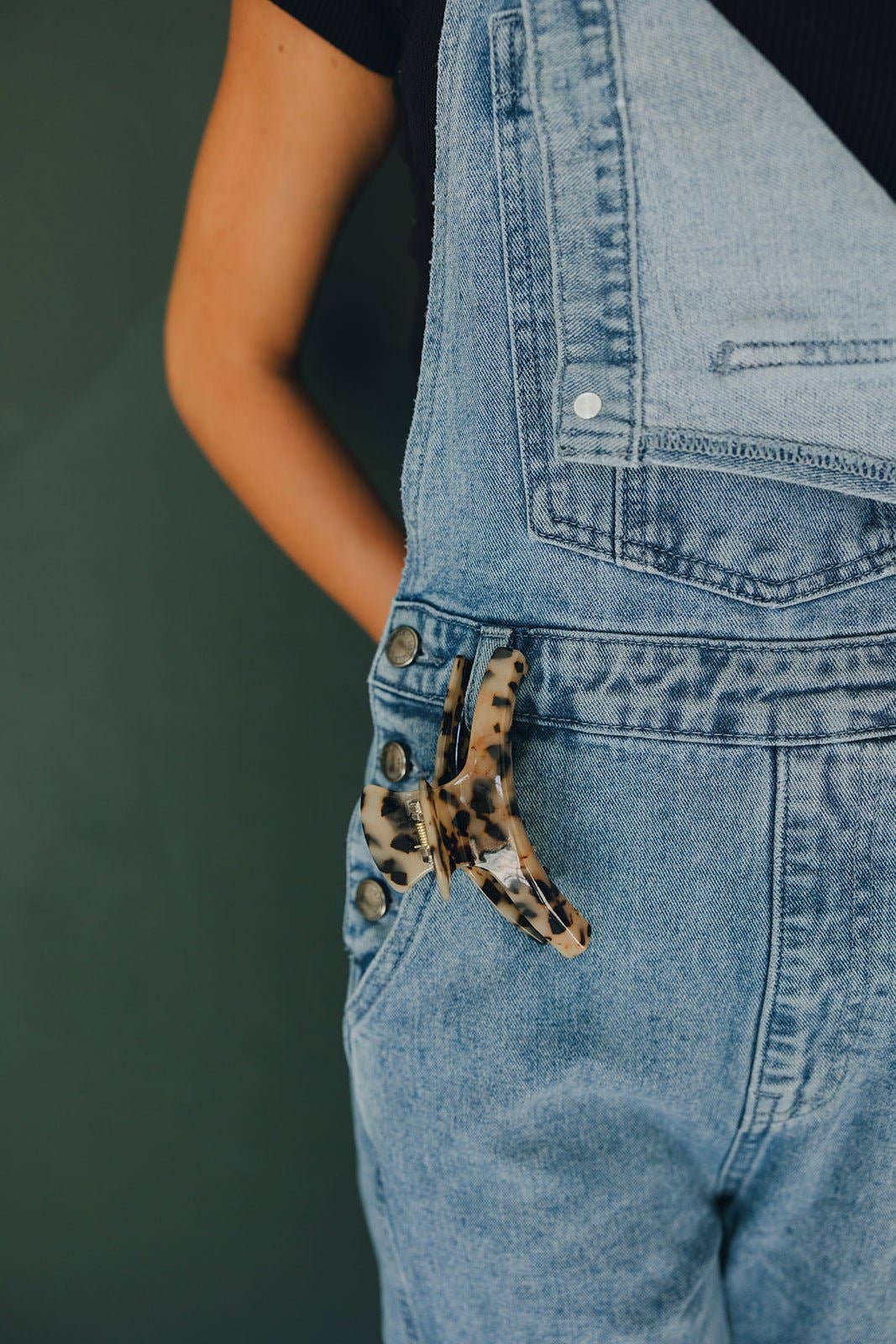 Shop Andi - Wholesale Hair Clip - Women's - Skinny Tan Tortoise Claw Clip3