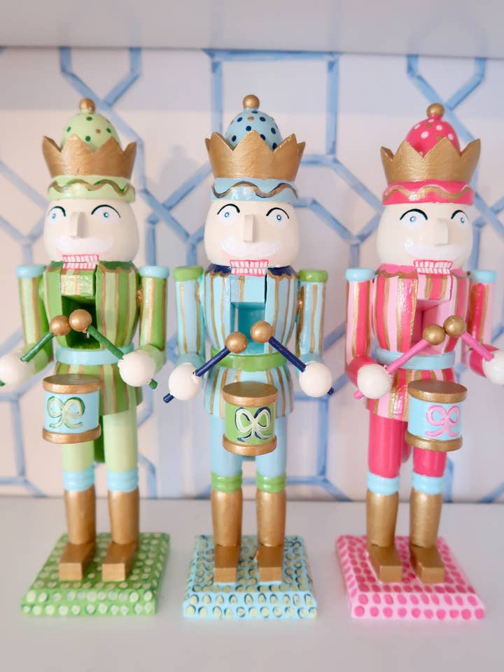 rêves pastel casse-noisette peint à la main pour la vente par millie b & co