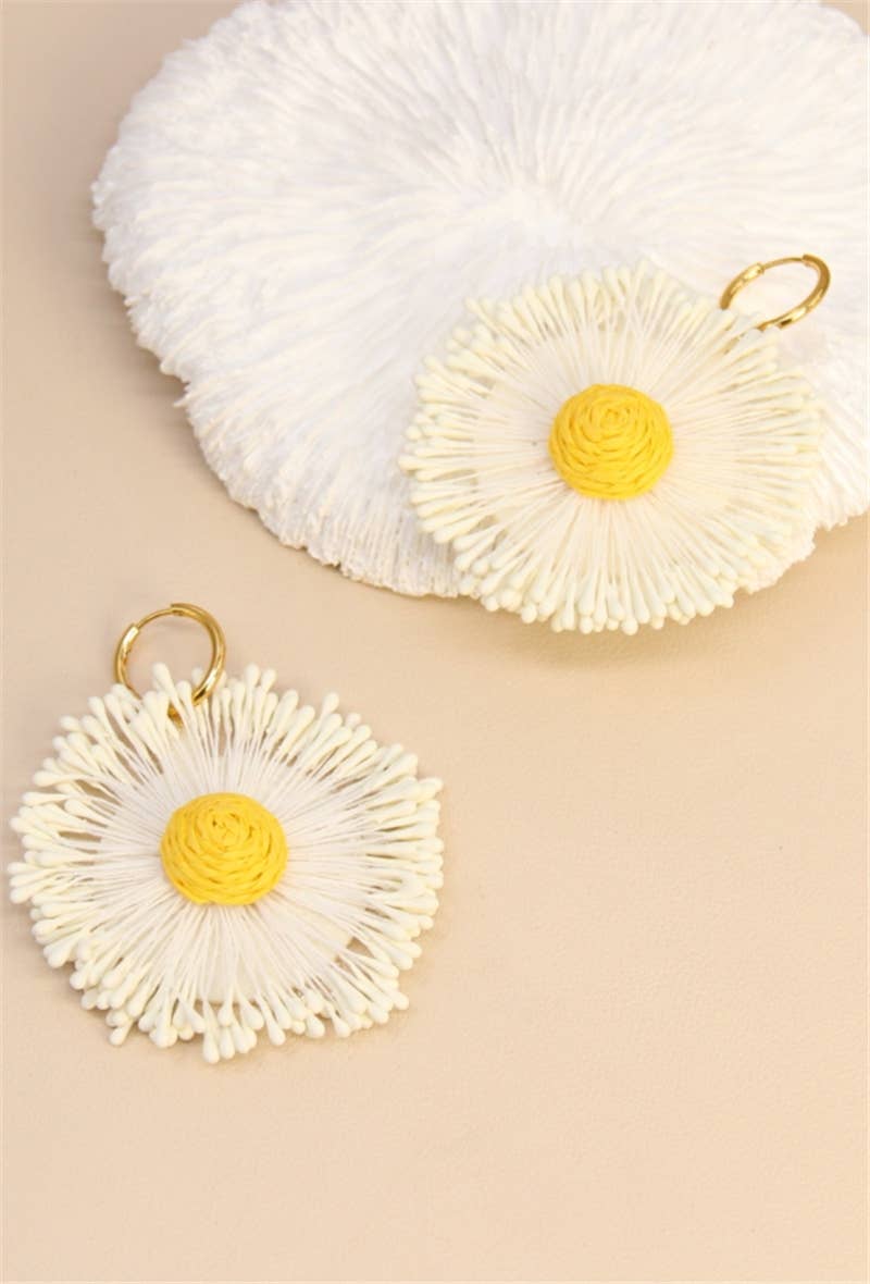 BELLISSIMA BIJOUX – Großhandel Ohrhänger – Boho-Blumenohrringe aus geflochtener Raffia1