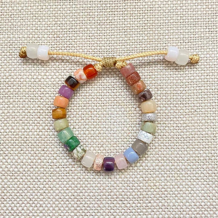 Laurel, bracelet en perles de poney aux pierres précieuses, entretoises en or et or rose, réglables pour la vente par LB Beadz