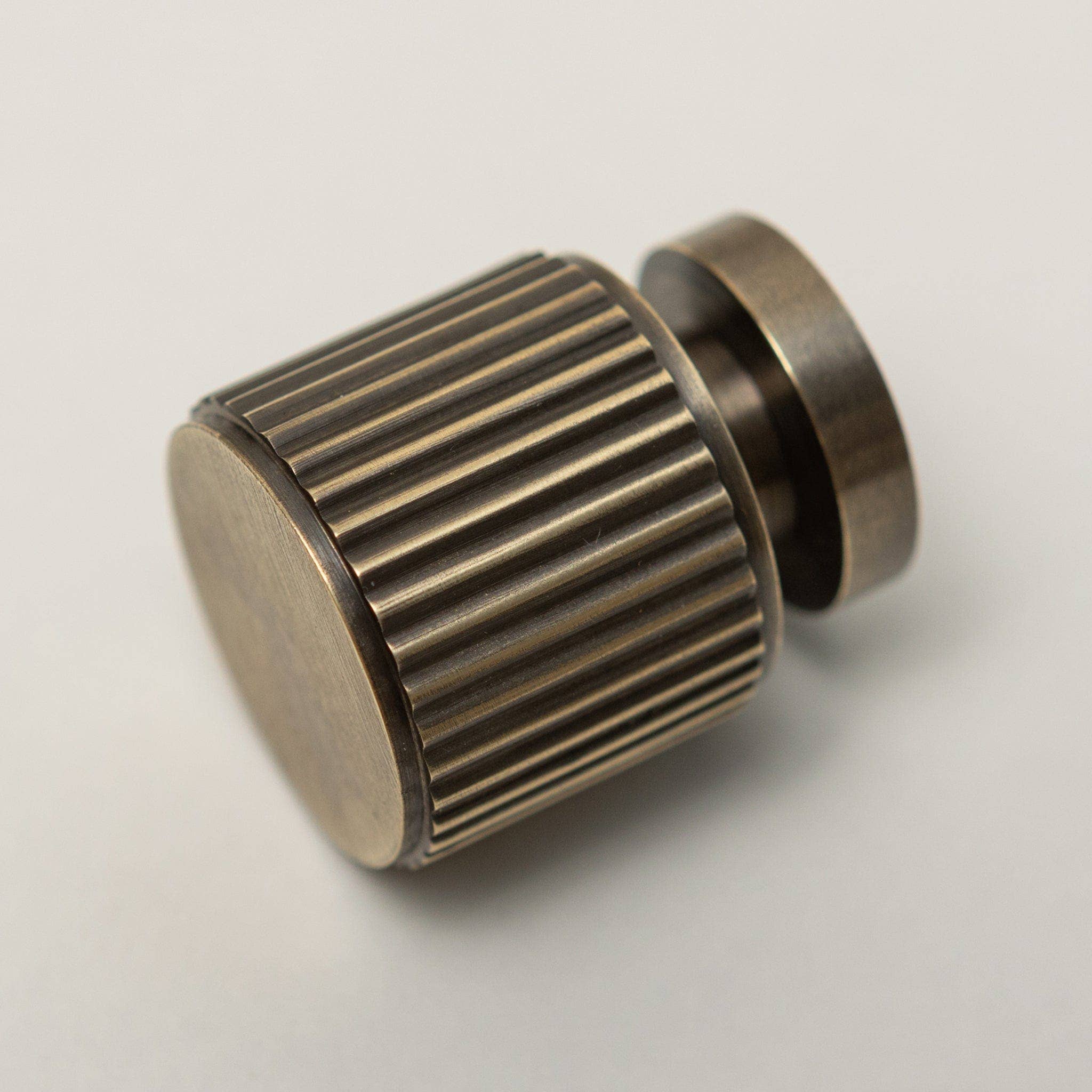 Brass bee – wholesale Knob/pull – Solid Brass Straight Knurled Kitchen Pull Handles & Knobs - Antique Brass Finish3