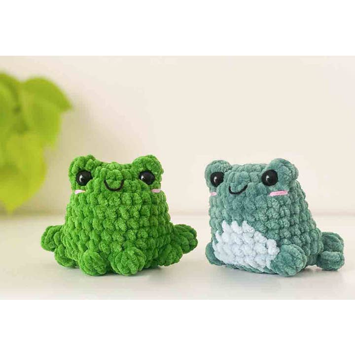 TOMOPOD LLC - Wholesale Car Decorative Charm - Unisex - Cute Crochet Green Frog, Amigurumi Frog,Handmade Stuffed Toy