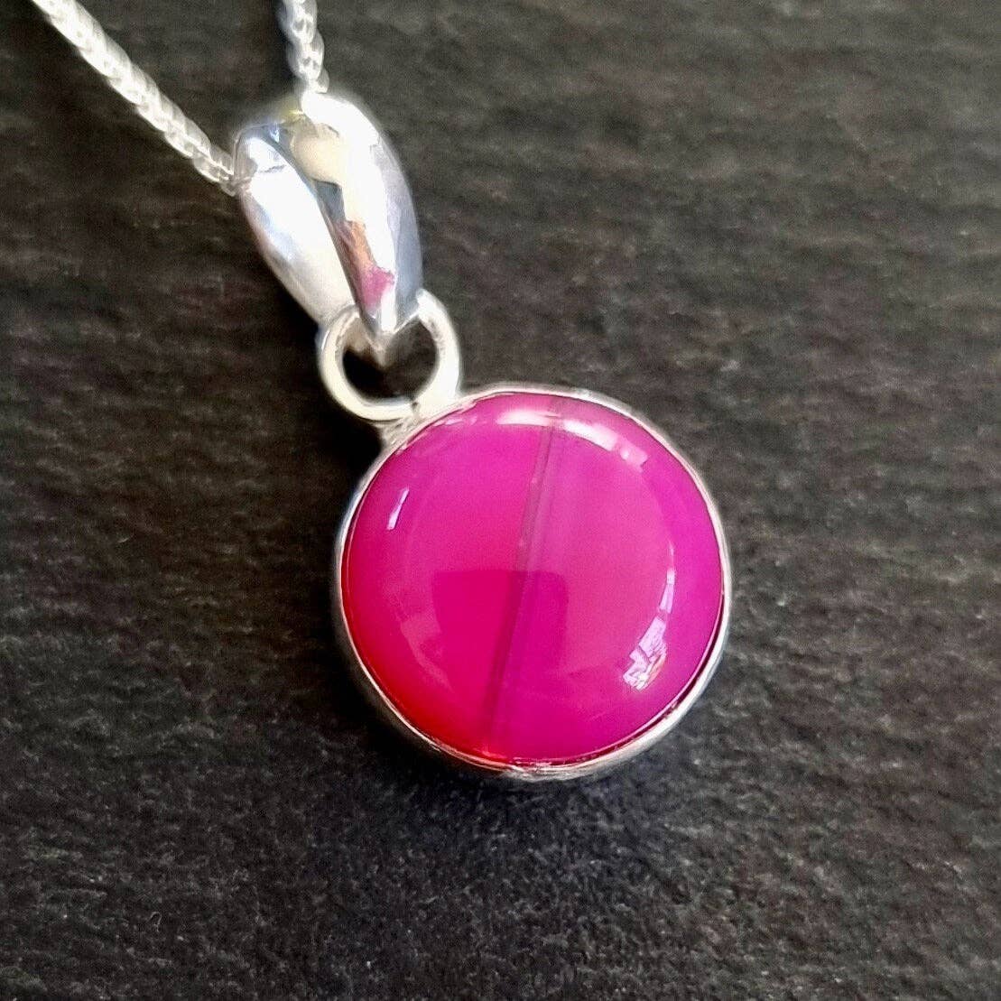Mistry Gems – wholesale Pendant/charm necklace – Small Round HOT Pink Agate Pendant | Sterling Silver, PAGP242