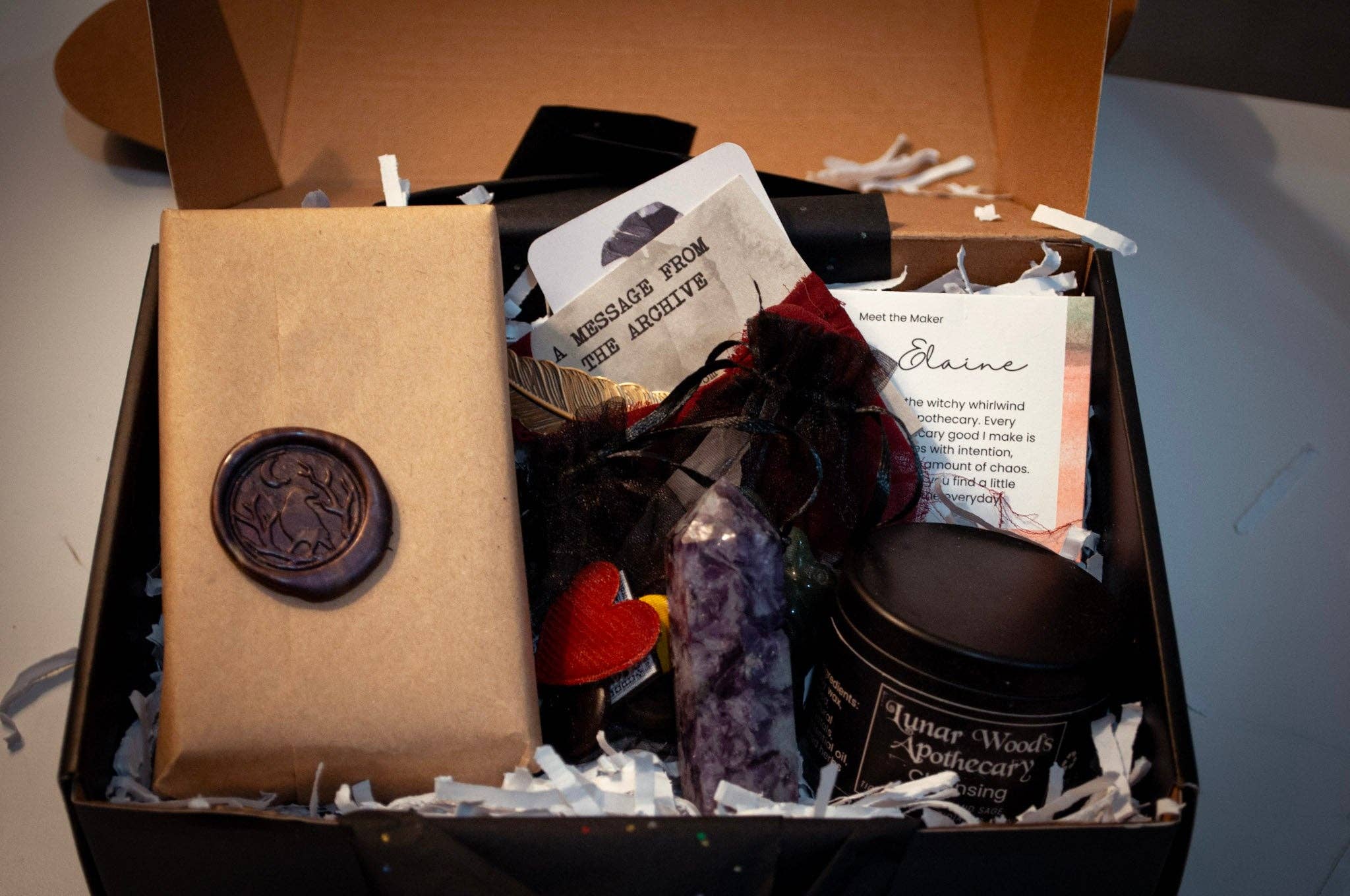 Maison du Corbeau – Cartas de tarô por atacado – Grimório do Desconhecido | Experiência de baralho de mistério curada pela Maison du Corbeau3