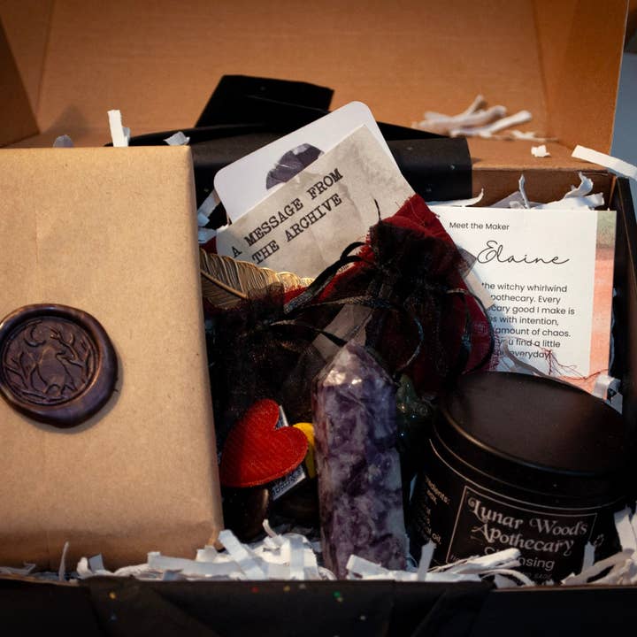 Maison du Corbeau - Venta al por mayor Cartas del tarot - Grimorio de lo Desconocido | Experiencia de mazo de misterio curada por Maison du Corbeau3