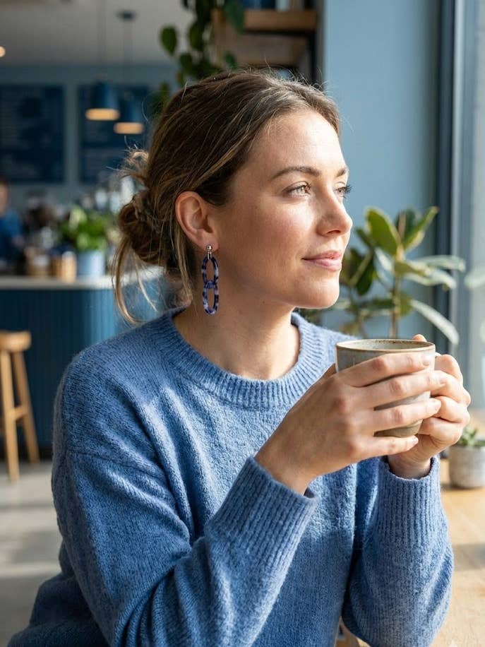 Acryl øreringe med hængende led for engroshandel hos Oceanic Jewellers - Majique London