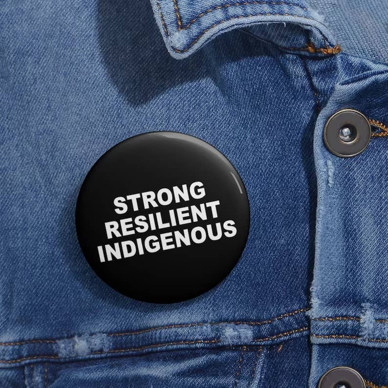 Nish Gear - Vente Épinglettes/boutons - Bouton à épingler autochtone robuste et résilient1