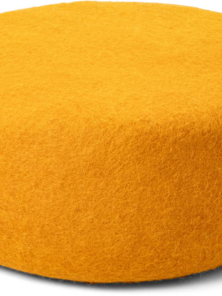 Colour Pouf Risa, 100% Wolle, handgefertigt für den Großhandel von myfelt