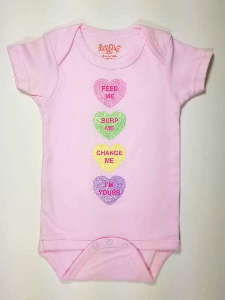 Tutina a cuore rosa con strass per la vendita all'ingrosso da parte di Sara Kety Baby & Kids