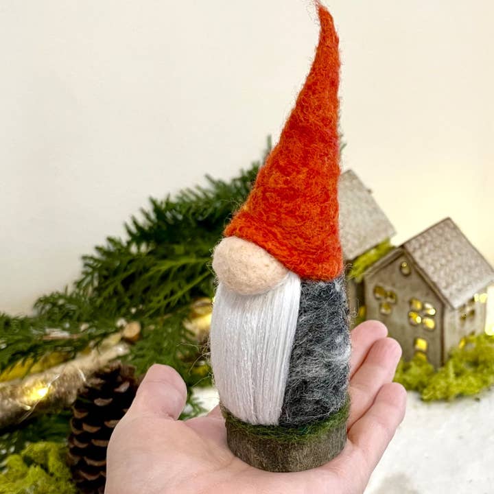 Hafsa the Gnome, ornamento natalizio per la vendita all'ingrosso da parte di MJ and Me