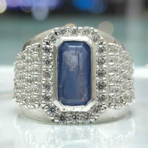 Bague en argent avec saphir bleu pour la vente par Nanda Gems
