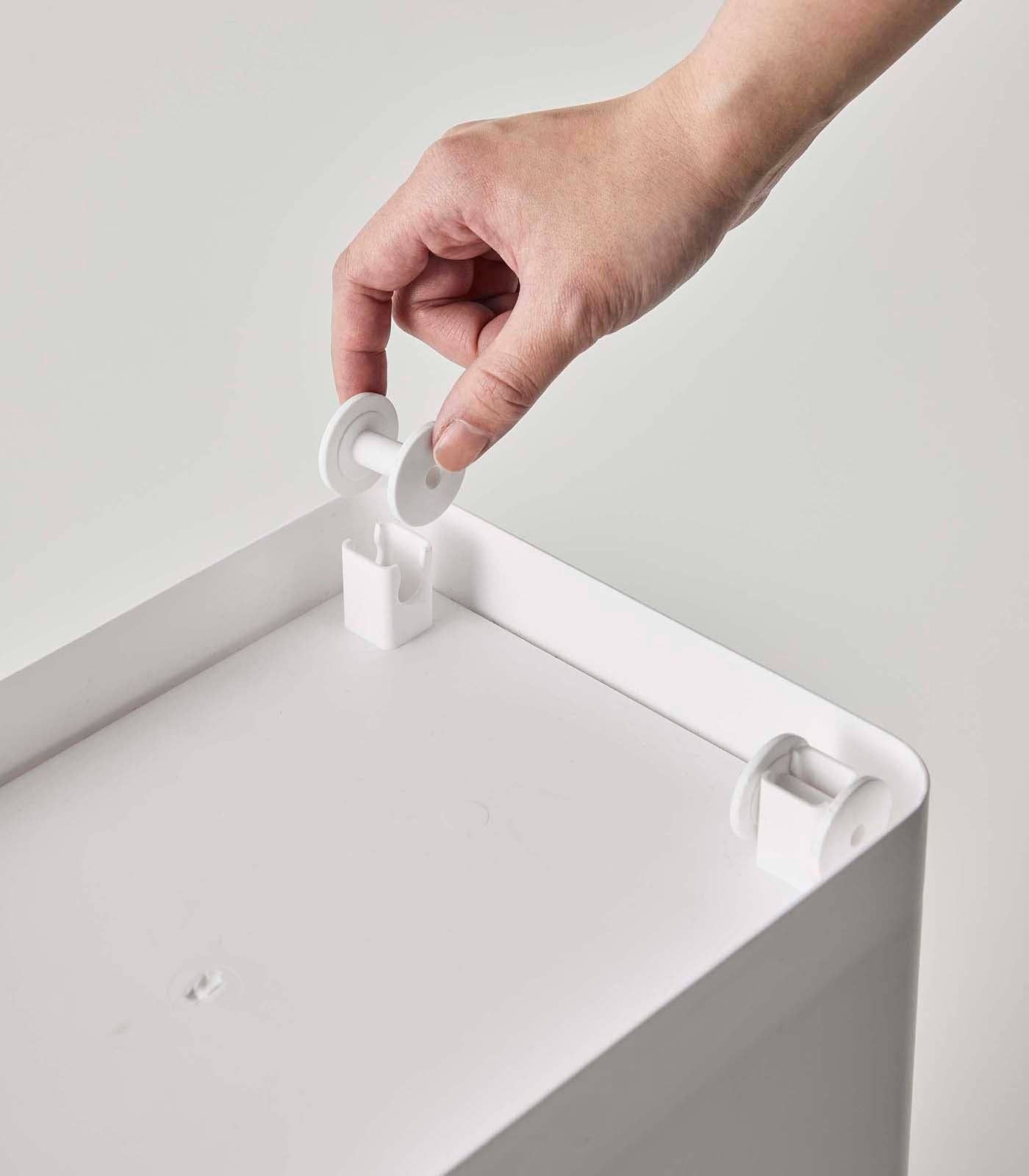 Yamazaki Home - Vente Nourriture – chien - Contenant hermétique pour aliments pour animaux de compagnie Tower Rolling (25 lb)6