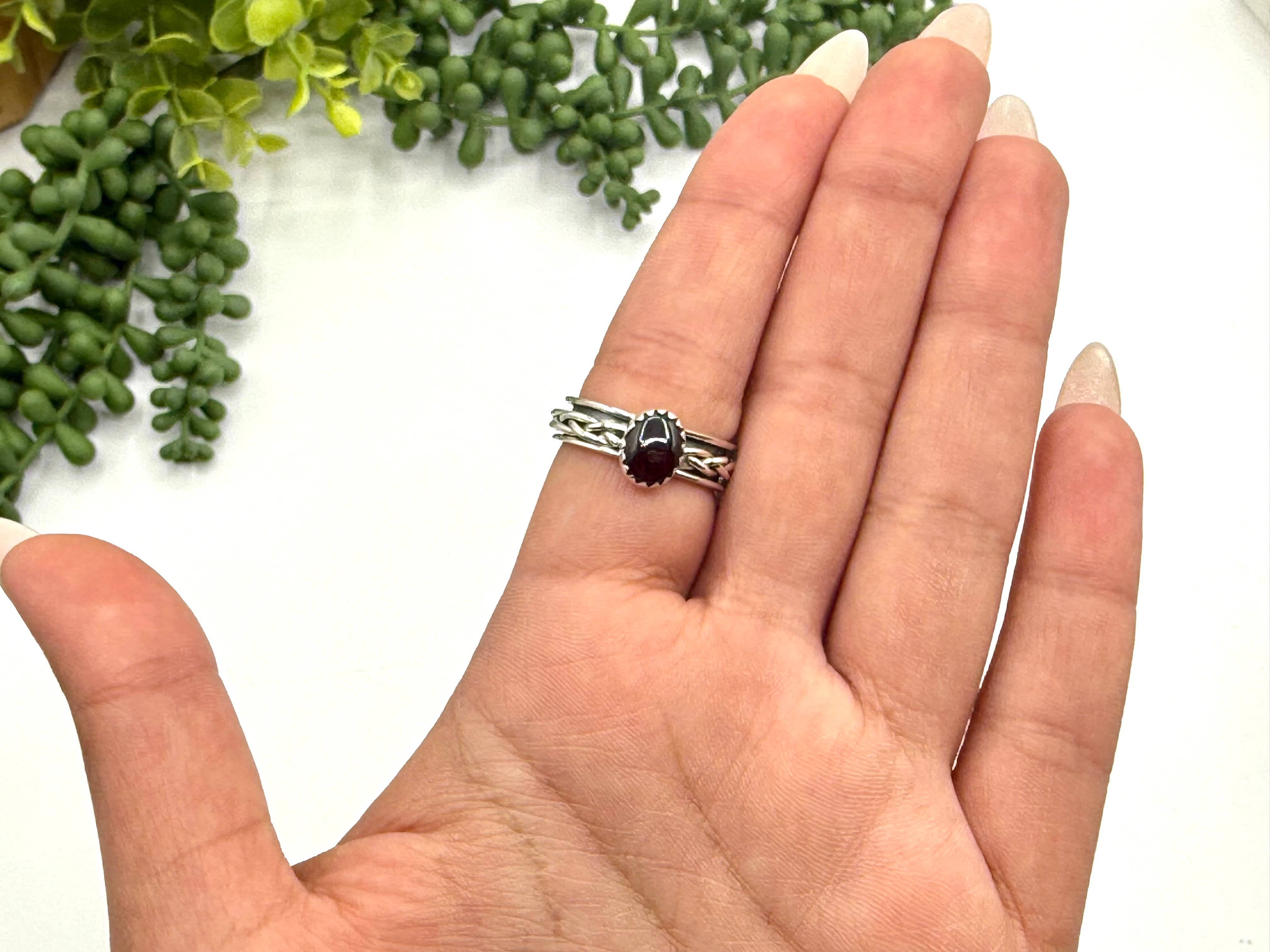 Meraki Gemstones – Engroshandel Solitairering – Granat SPINNER RING-Sterling Sølv/925- Ædelsten m/Fletning3