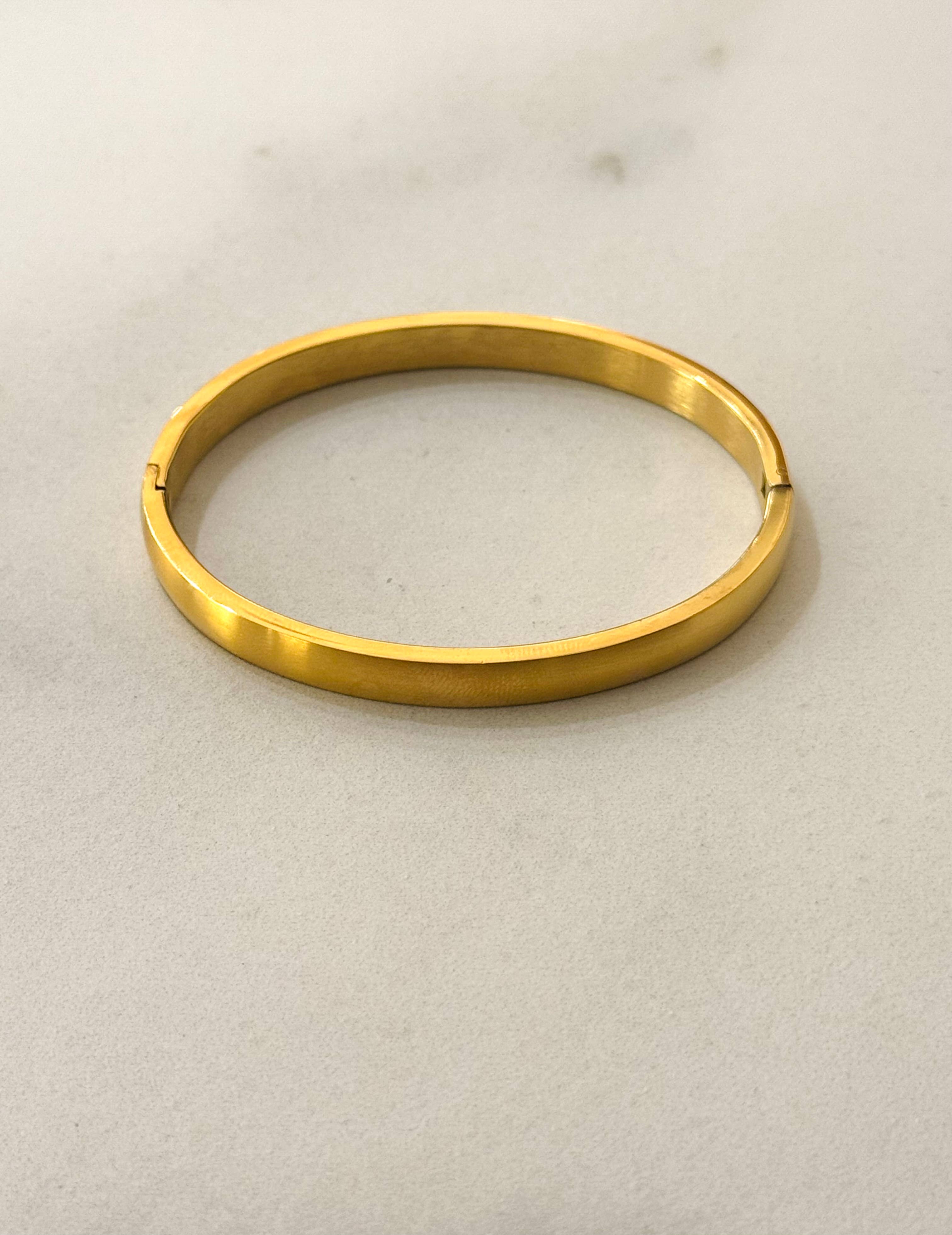 Cassette Barcelona - Wholesale Cuff Bracelet - Plain Brushed Gold Cuff Bracelet 0