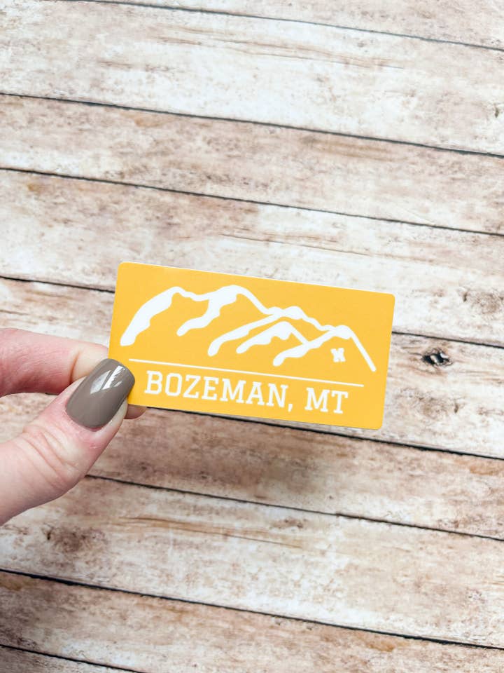 Bozeman, MT M Mountains Outline Gul Sticker for engroshandel hos HH and Grace Co