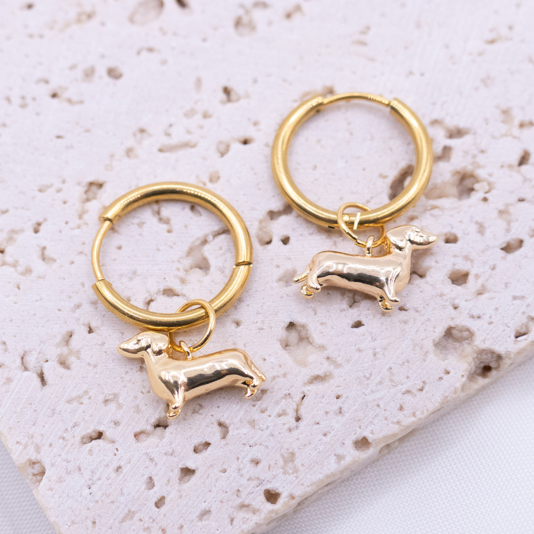 Tilda&Theo - Wholesale Huggie Earrings - Dachshund Hoop Earrings Dog 18k Gold Plated Dogs3