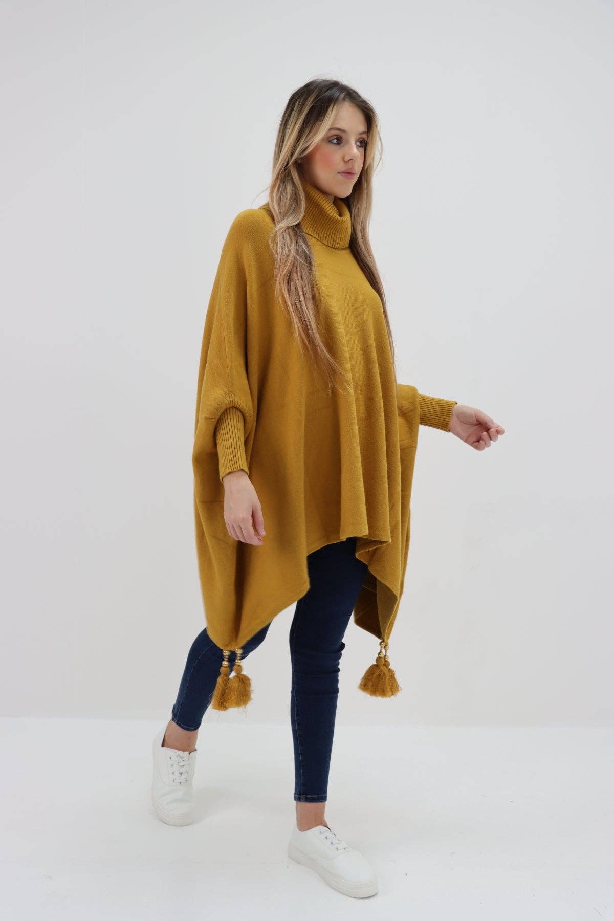Miss Bold - Vente Poncho – femme - Poncho tunique italien à col bénitier et manches chauve-souris à pompons18