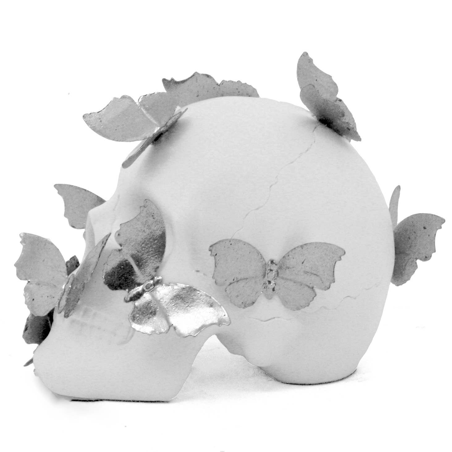 Modern World by Contrast Inc. – Engroshandel Pyntefigur – Hvidt kranium med metalsommerfugle3