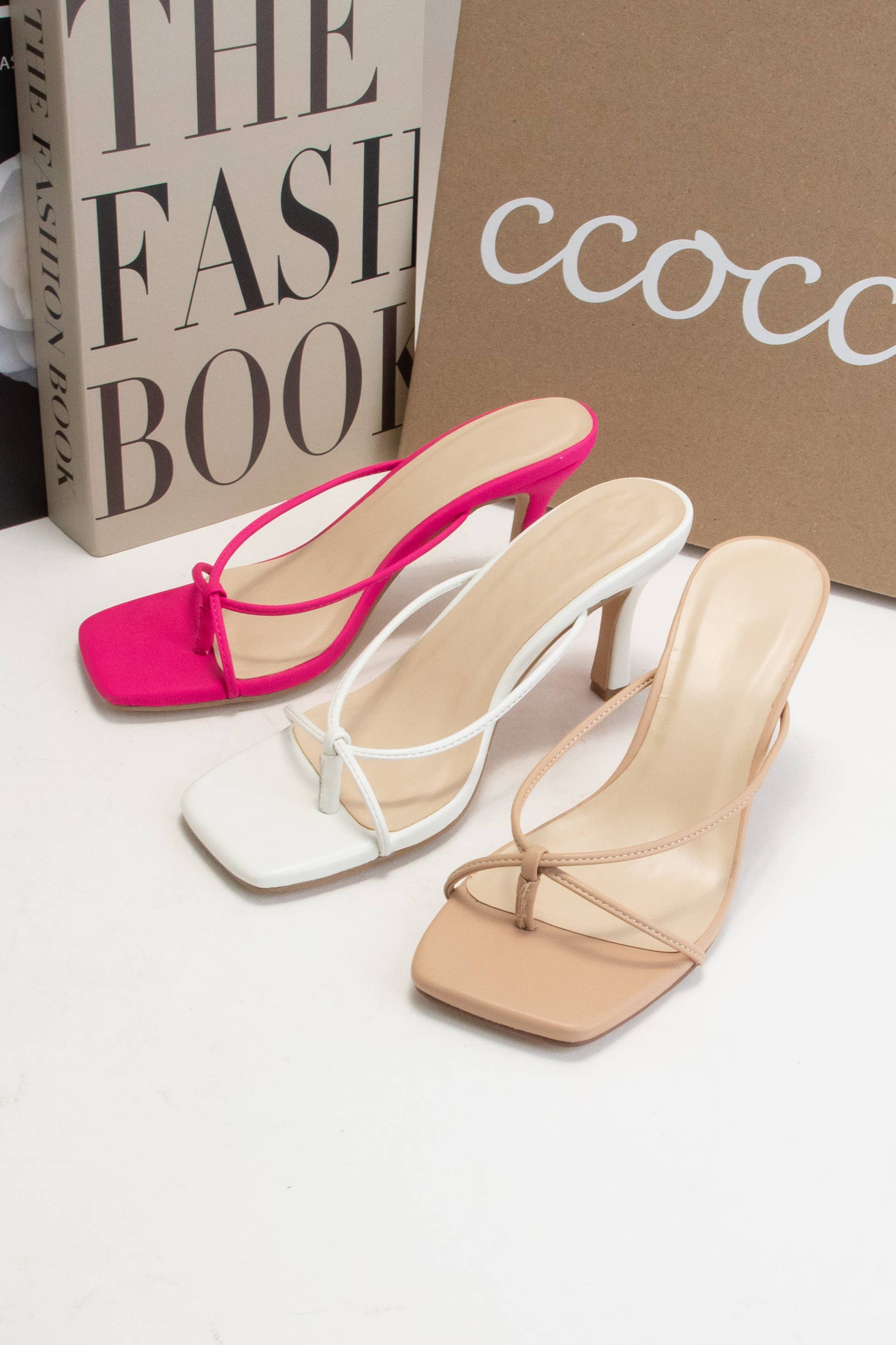 CCOCCI - Vente Chaussures à petit talon – femme - TALONS À ENFILER POUR CHATON, STYLE STRING À FINES BRETELLES EN FORME DE COLOMBE10